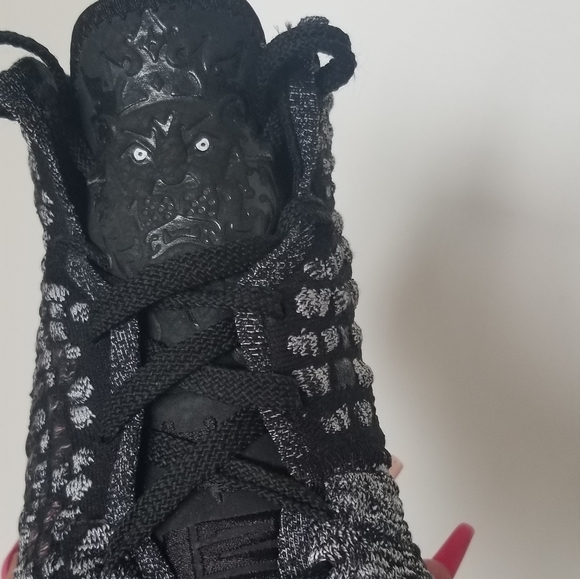 Lebron 17 youth - Picture 4 of 13